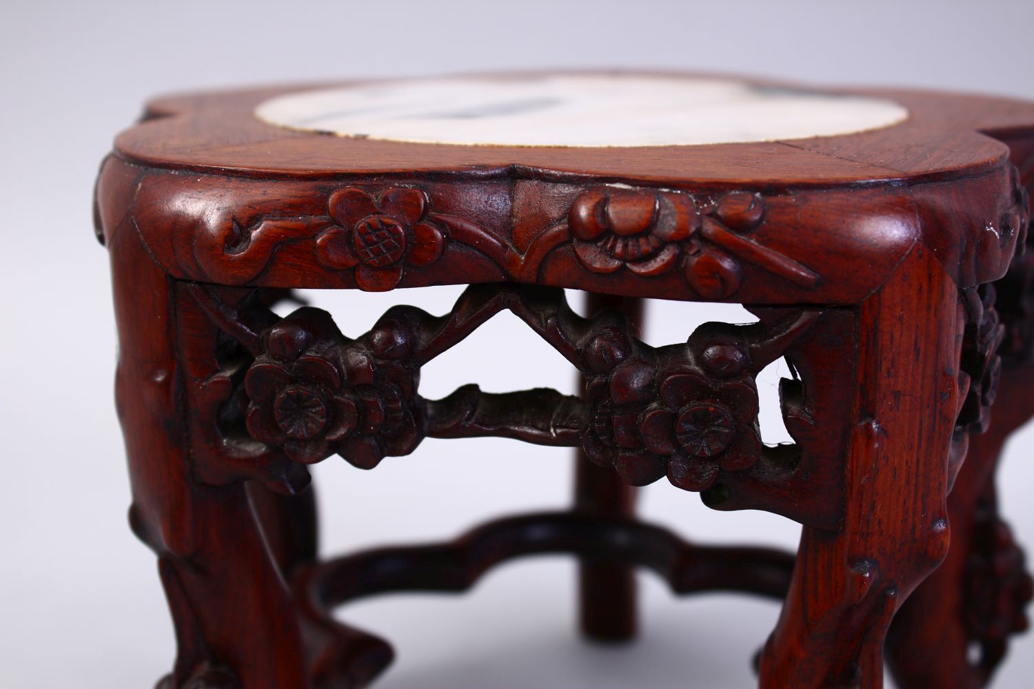 A GOOD 19TH / 20TH CENTURY CHINESE CARVED HUANGHUALI WOOD & DREAM STONE MINIATURE TABLE, the top - Image 3 of 4
