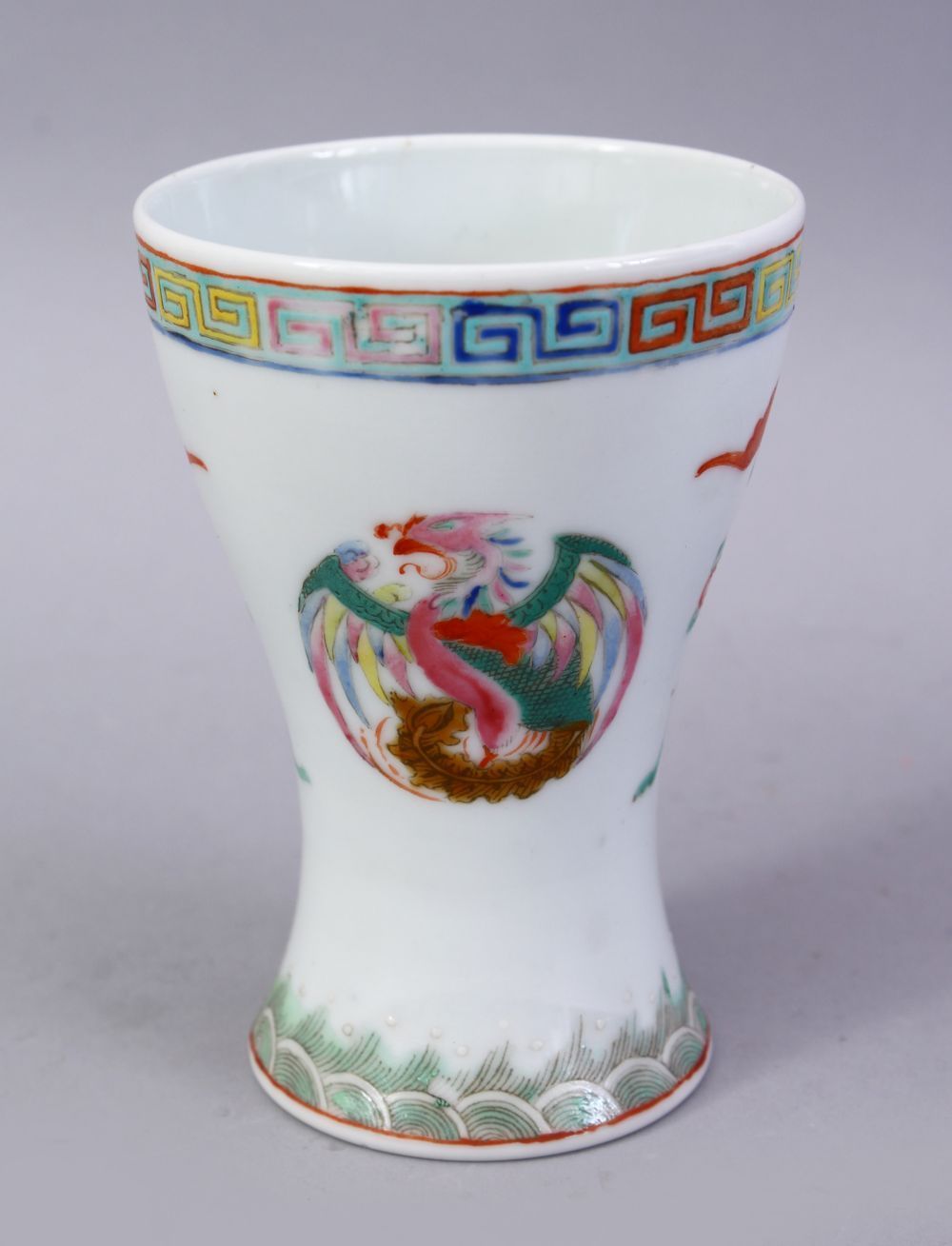 A 20TH CENTURY CHINESE FAMILLE ROSE PORCELAIN CUP, the body with decoration in roundel of dragons