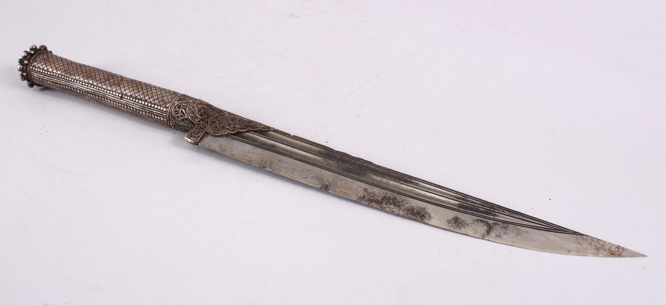 AN 18TH CENTURY OTTOMAN FINE SILVER WORK HANDLED SULTANS HANCER / DAGGER, with silver filigree style