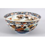 A FINE 18TH CENTURY JAPANESE IMARI PORCELAIN BOWL, decorated in typical imari palate, with sprays of