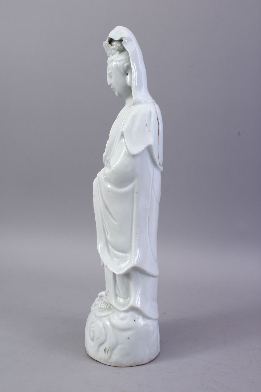 A GOOD 19TH CENTURY CHINESE BLANC DE CHINE PORCELAIN FIGURE OF GUANYIN, 40CM. - Image 5 of 7