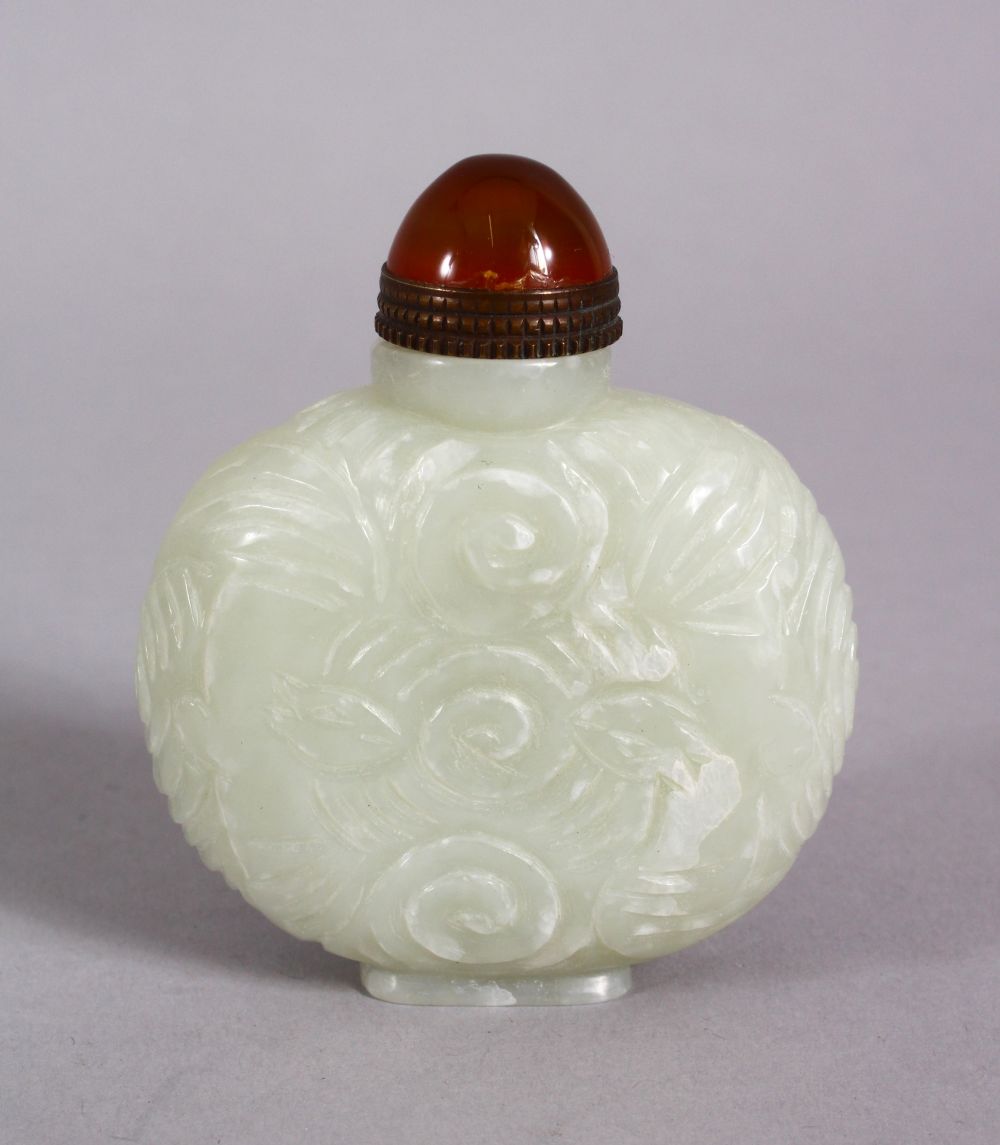 A CHINESE CARVED JADE SNUFF BOTTLE, carved with floral swirl decoration,with a hard stone stopper,