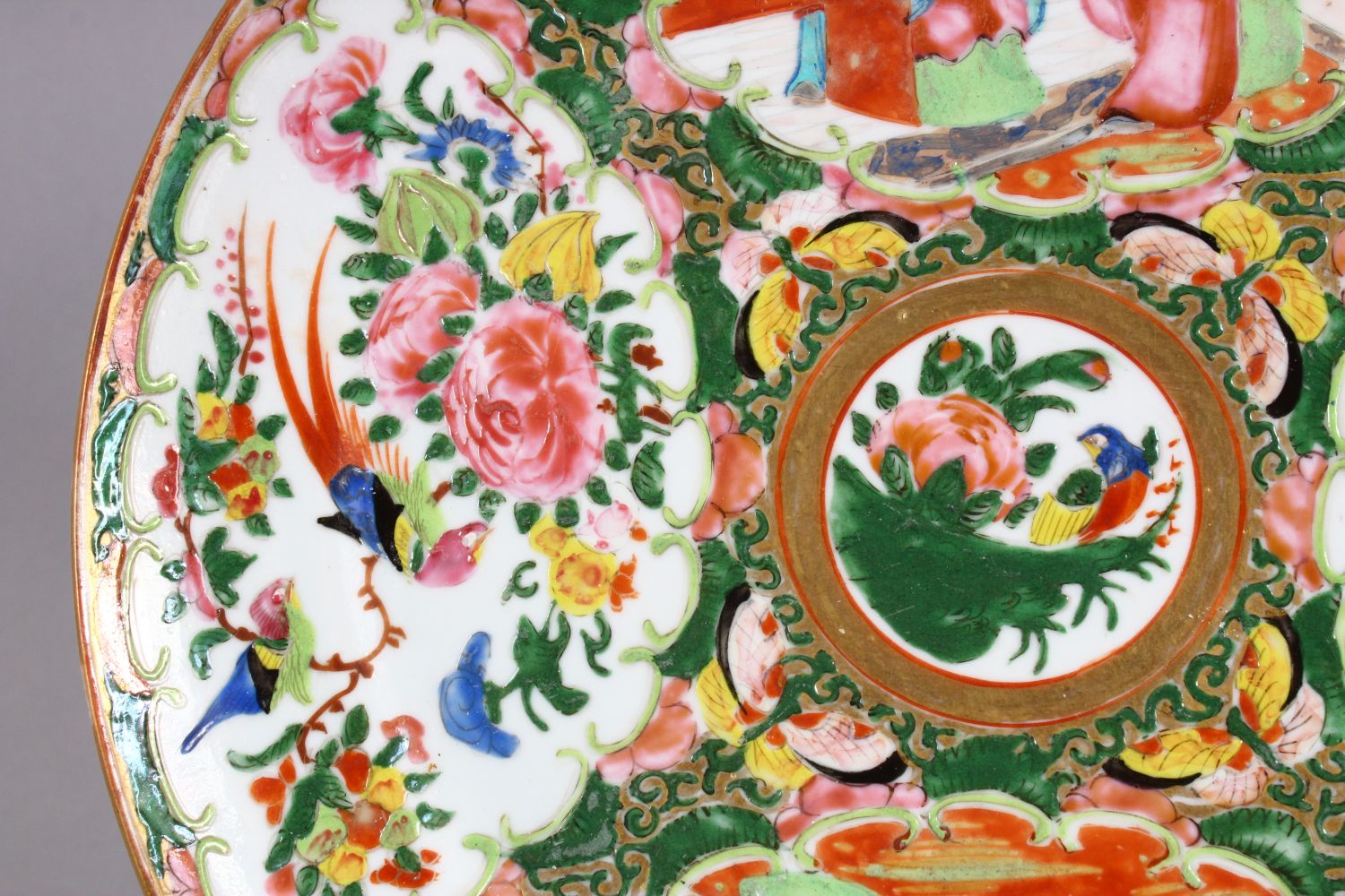 A CHINESE 19TH CENTURY FAMILLE ROSE CANTON PORCELAIN PLATE with panel decoration of figures interior - Image 2 of 6