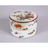 A GOOD JAPANESE MEIJI PERIOD KAKIEMON STYLE PORCELAIN BOX AND COVER, decorated with a main display