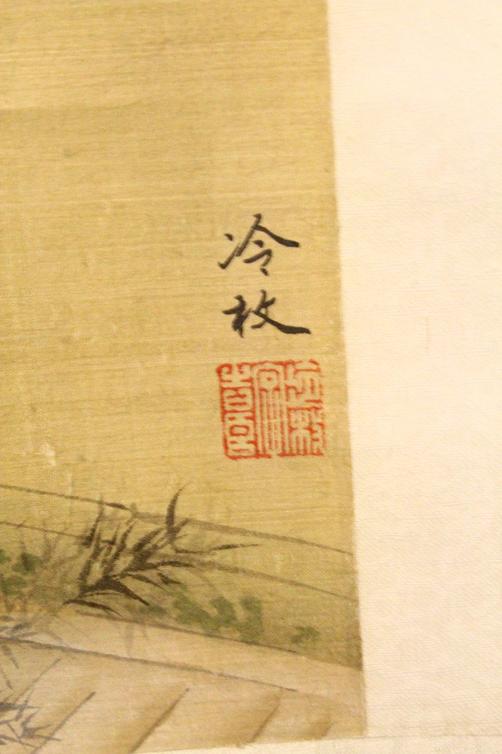 A CHINESE SCROLL PAINTING ON SILK OF FIGURES IN BALCONY'S - LENG MEI - the scroll with two paintings - Image 7 of 8