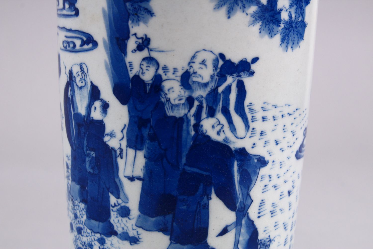 A CHINESE BLUE & WHITE TRANSITIONAL STYLE PORCELAIN SLEEVE VASE. decorated with immortal figures, - Image 5 of 6