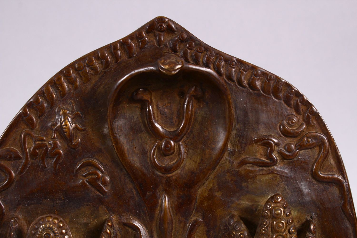 AN INDIAN BRONZE RELIEF WALL HANGING PANEL, depicting two figures, one semi erotic, the verso with - Image 4 of 8