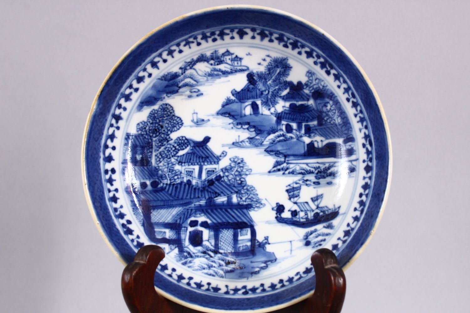 A LOT OF 4 CHINESE 18TH / 19TH CENTURY QIANLONG STYLE BLUE & WHITE PORCELAIN PLATES, each - Image 5 of 6