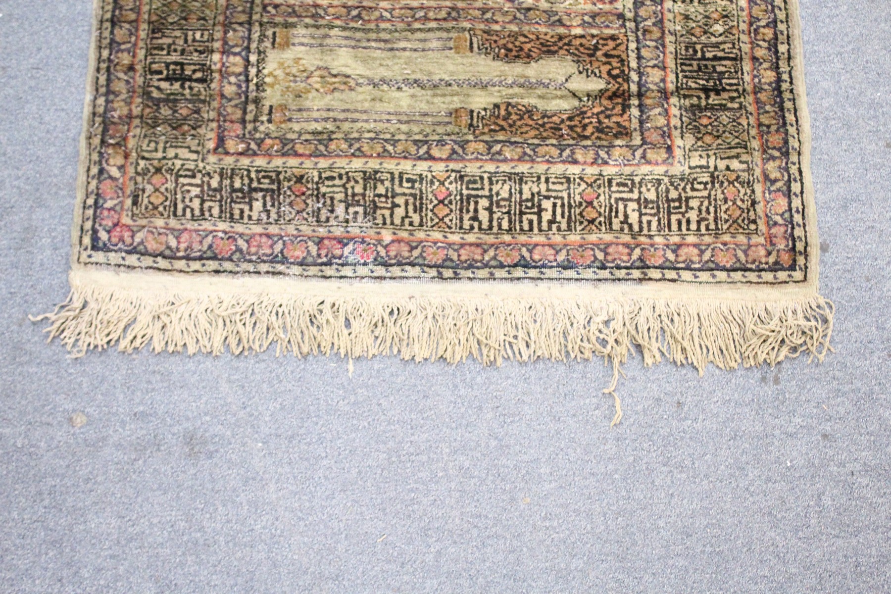 AN UNUSUAL PERSIAN PRAYER RUG, the central panel with eight arches and hanging lamps, within a - Image 3 of 5