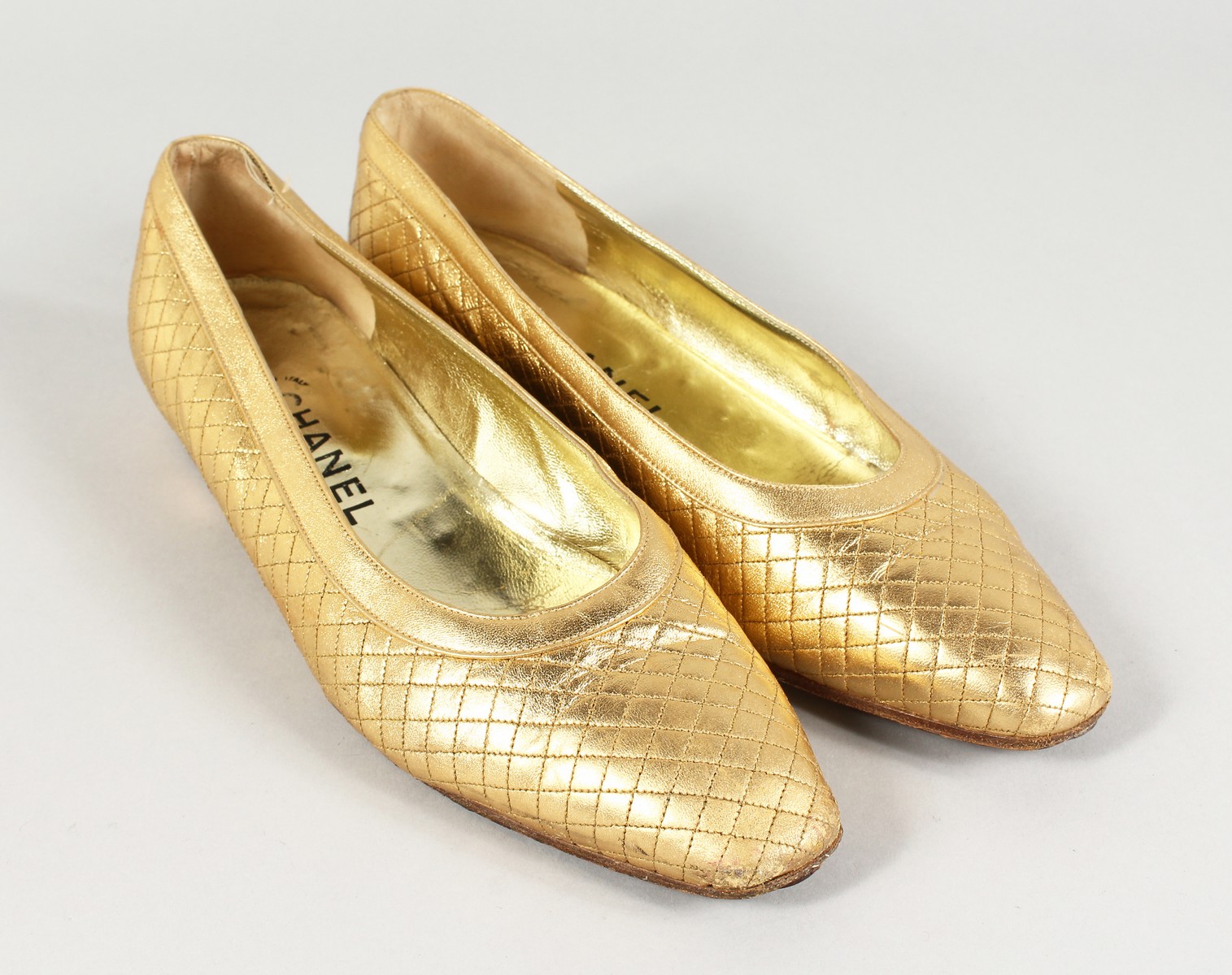 A PAIR OF CHANEL, SIZE 39.5, GOLD COLOUR SHOES.