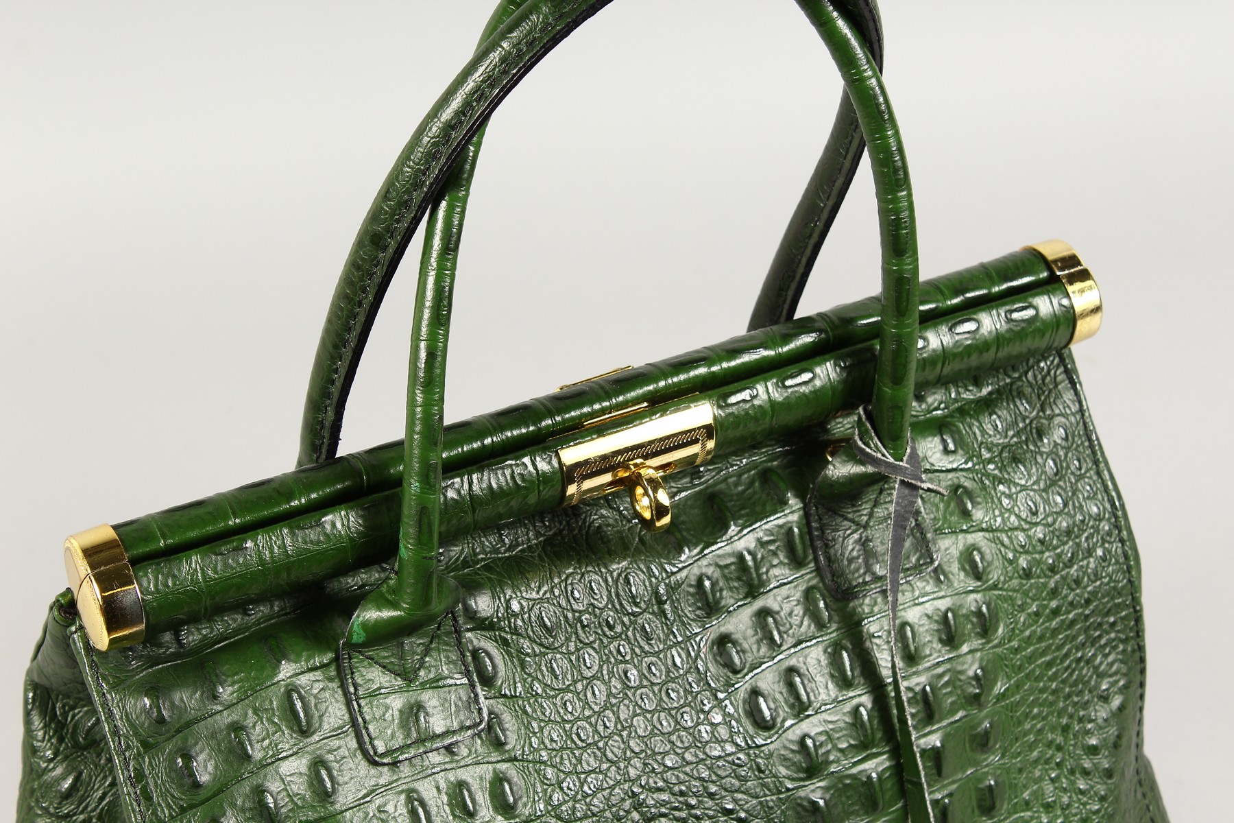 A GENUINE LEATHER "BORSE IN PELLE" CROCODILE DESIGN BAG. - Image 2 of 12