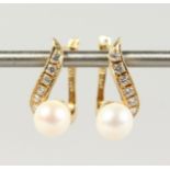 A PAIR OF 14CT YELLOW GOLD, DIAMOND AND PEARL EARRINGS.
