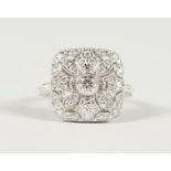 A GOOD 18CT WHITE GOLD ART DECO DESIGN DIAMOND RING.