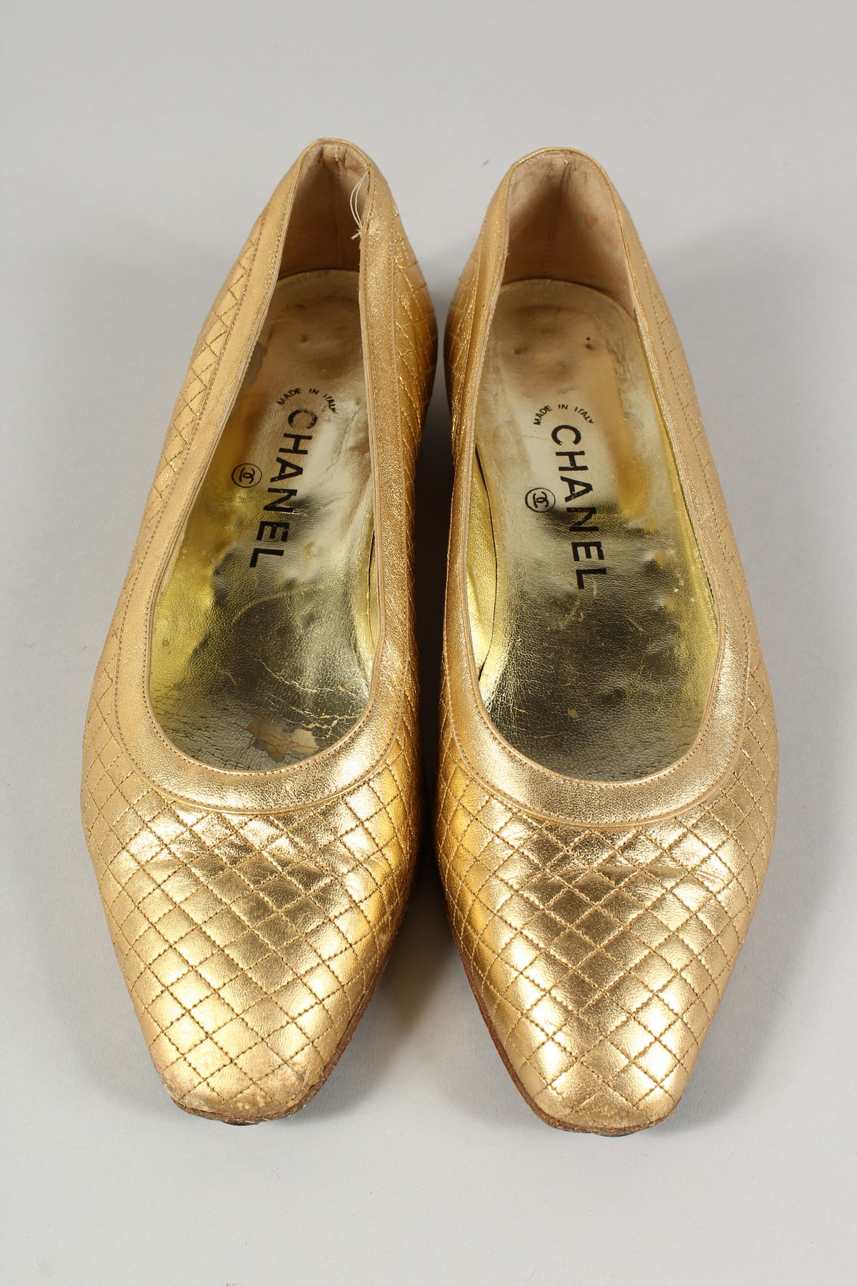 A PAIR OF CHANEL, SIZE 39.5, GOLD COLOUR SHOES. - Image 2 of 7