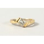 AN 18CT GOLD SOLITAIRE DIAMOND RING.