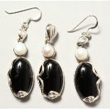 A PAIR OF BLACK JET AND PEARL EARRINGS AND PENDANT.