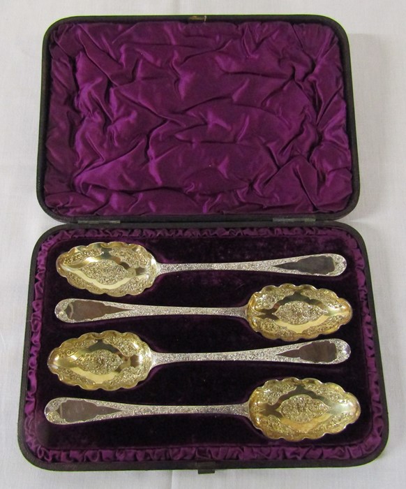 Cased set of 4 Georgian silver gilt serving / berry spoons London 1781 weight 6.81 ozt