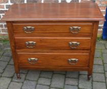 Late Victorian chest of drawers on turned legs