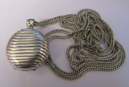 Victorian silver keepsake locket and chain Birmingham 1900 (chain length 128 cm) weight 1.19 ozt