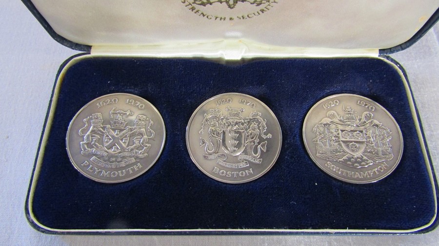 Cased set of 3 hallmarked silver London 1970 commemorative coins - 350th anniversary sailing coins - - Image 2 of 2