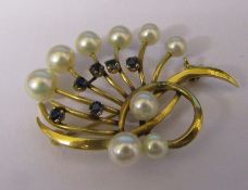 14ct gold sapphire and pearl brooch weight 7.6 g