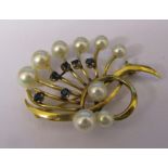 14ct gold sapphire and pearl brooch weight 7.6 g