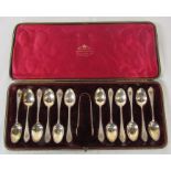 Victorian cased set of 12 silver teaspoons and sugar tongs London 1895 total weight 4.10 ozt