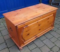 Pine blanket box L 99 cm, W 48 cm, H 57 cm