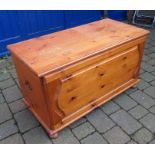 Pine blanket box L 99 cm, W 48 cm, H 57 cm