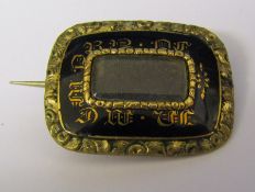 William IV gold (tested as) and enamel mourning brooch, inscribed to back 'L J Richards who died