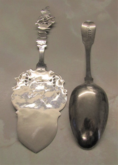 Georgian silver dessert spoon London 1811 weight 1.19 ozt and a Continental silver cake slice marked - Image 2 of 4