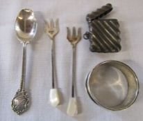 Various silver inc napkin ring Birmingham 1923, vesta case Birmingham 1912 and golfing teaspoon