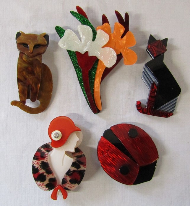 5 Lea Stein style brooches inc flowers, ladybird and cats