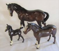 2 Beswick horses H 17 cm, 13 cm and foal