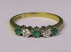 18ct gold 5 stone diamond and emerald ring size N weight 2.9 g