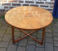 Retro circular coffee table