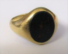9ct gold gents bloodstone signet ring size O/P weight 6.1 g