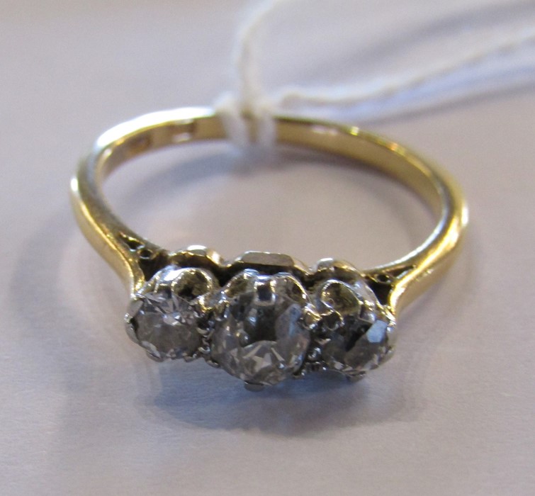 18ct gold diamond trilogy ring, central stone 0.30 ct outer stones 0.10 ct each size N total - Image 5 of 5