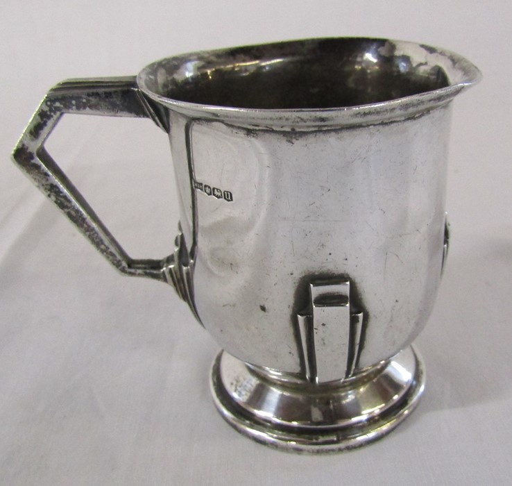 Art Deco silver cup / tankard Sheffield 1937 H 8 cm (mis-shapen around rim), maker Walker & Hall, - Image 3 of 3