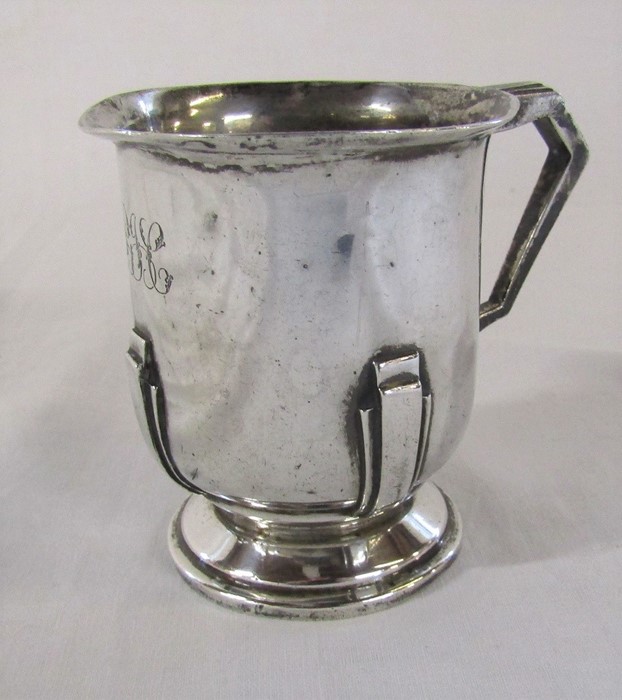 Art Deco silver cup / tankard Sheffield 1937 H 8 cm (mis-shapen around rim), maker Walker & Hall,