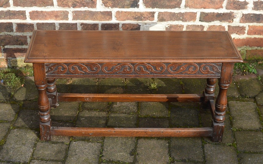 Reproduction 17th century oak bench / table L 96 cm H 46 cm D 28 cm