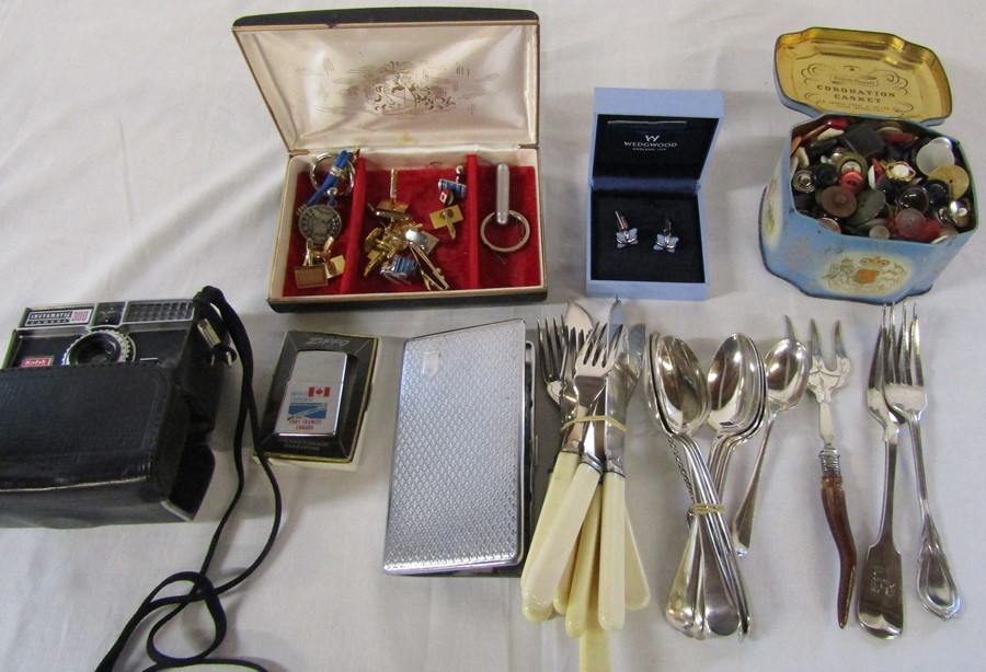 Jewellery box with assorted cufflinks, boxed pair of Wedgwood cufflinks, Kodak instamatic 300