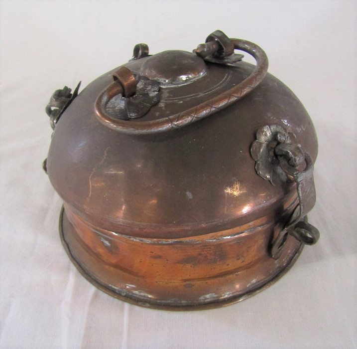 A 19th century Indian copper Paan Daan Betel nut box / Spice caddy with various pots and a plate - Image 3 of 3