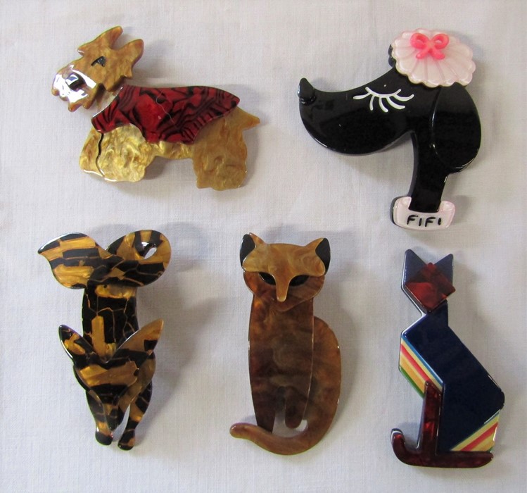 5 Lea Stein style brooches relating to dogs, cats and foxes