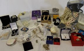 Selection of costume jewellery including Napier pearl necklace