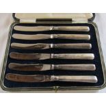 Cased set of silver handled knives Sheffield 1925