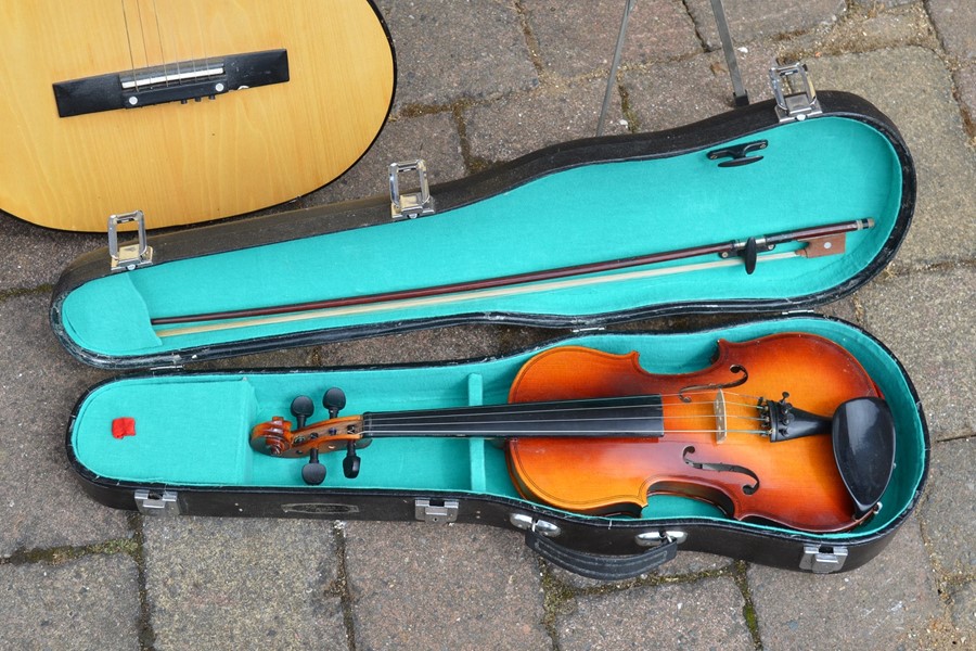 2 junior violins, music stand and guitar - Bild 3 aus 3
