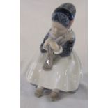 Royal Copenhagen figurine 'Amager girl knitting' H 16 cm