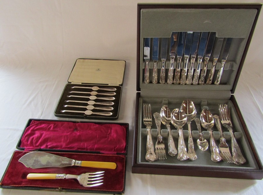 Selection of silver plate inc canteen of cutlery