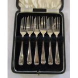 Cased set of silver cake forks Sheffield 1941 weight 3.37 ozt